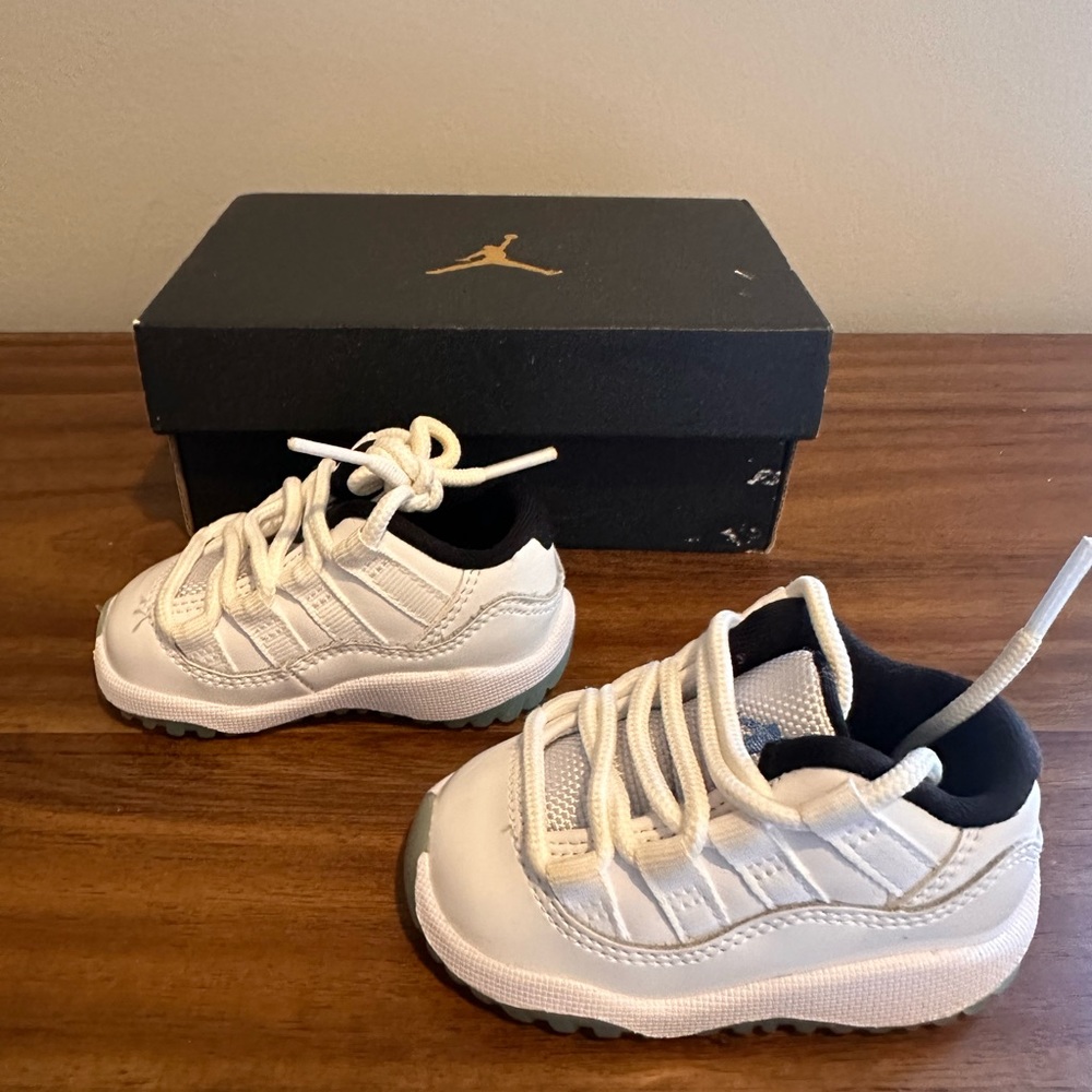 Jordan 11 Retro Low, 3C